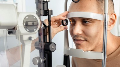 Papás con Visión: Este Mes del Padre, Celebra Cuidando su Salud Visual