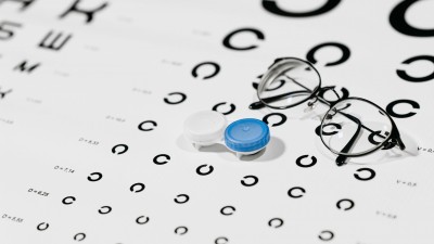  ¿Usas lentes de contacto? Aprende a cuidarlos y protege tu visión